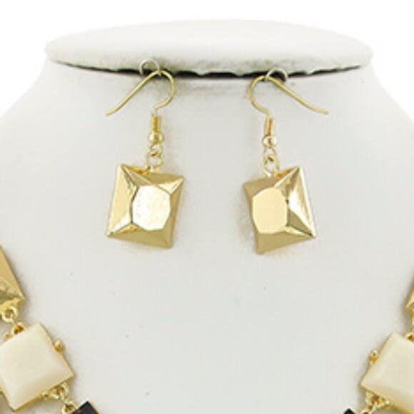 PENDANT STATEMENT NECKLACE & EARRING SET - Picture 2 of 3